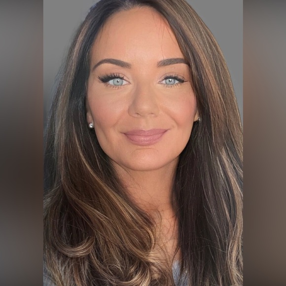 Meet your Posher, Christina - Picture 3 of 4